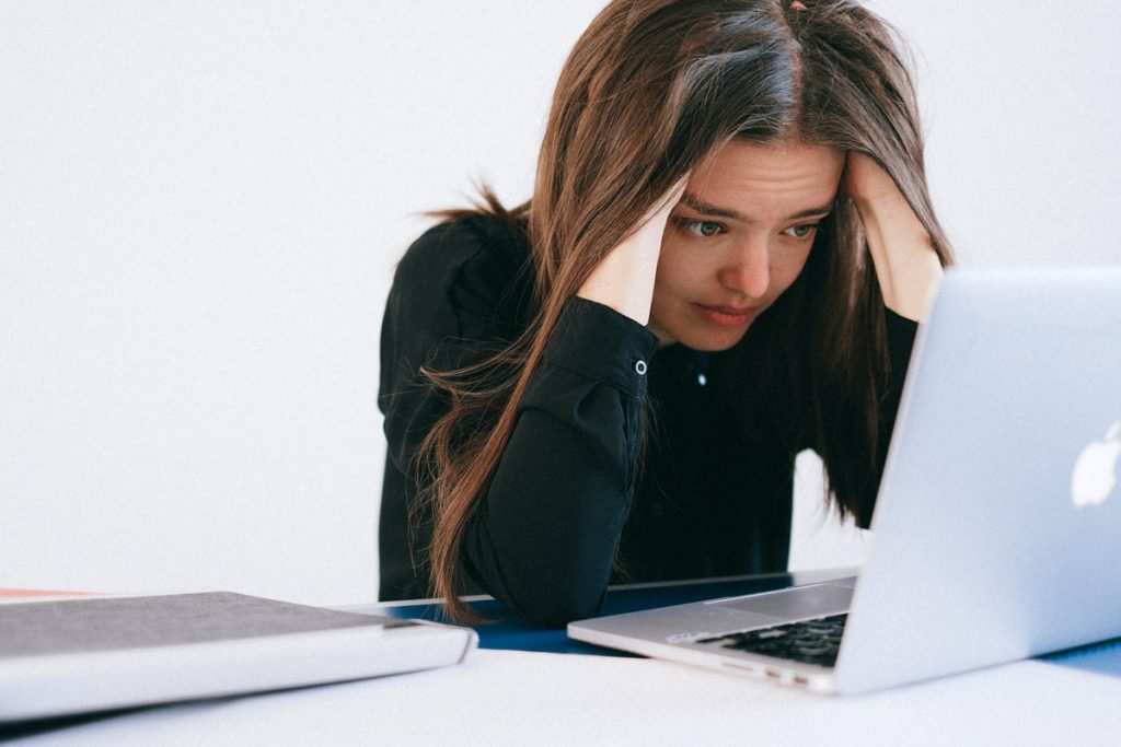 stressed woman at laptop.